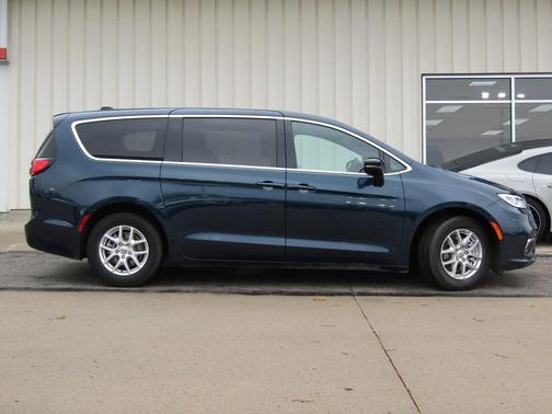 2025 Chrysler Pacifica L