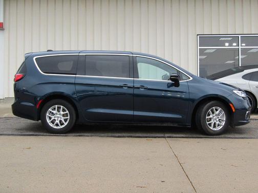 2025 Chrysler Pacifica L