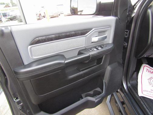 2019 RAM 2500 Big Horn Crew Cab 4x4 6'4' Box