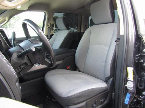 2019 RAM 2500 Big Horn Crew Cab 4x4 6'4' Box