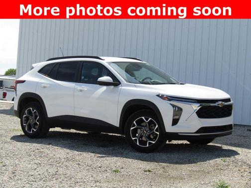 Summit White 2025 Chevrolet Trax LT