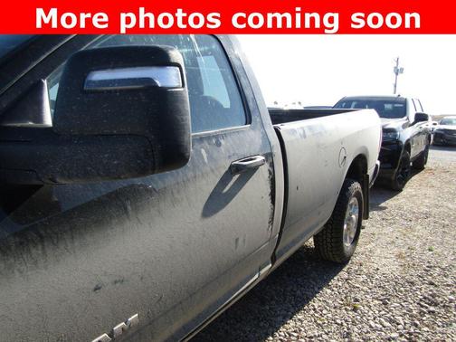 Diamond Black Crystal Pearlcoat 2023 RAM 2500 Big Horn Regular Cab 4x4 8' Box