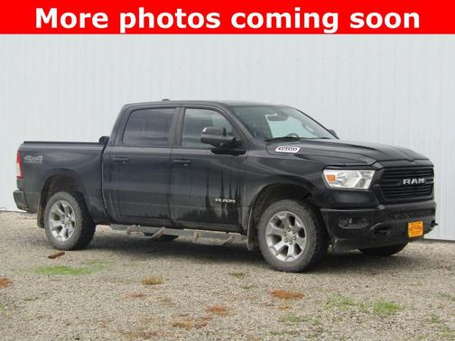 Diamond Black Crystal Pearlcoat 2021 RAM 1500 Big Horn/Lone Star