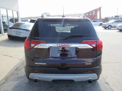 2017 GMC Acadia SLE-2