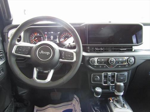 2024 Jeep Wrangler 4-Door Sahara 4x4