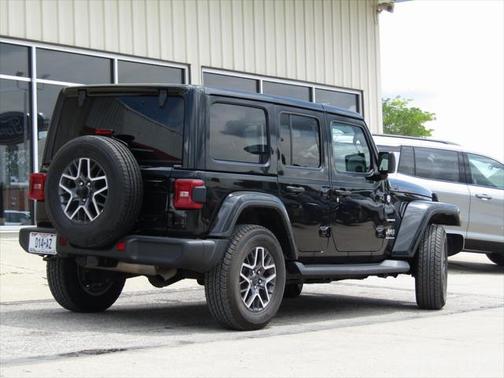 2024 Jeep Wrangler 4-Door Sahara 4x4