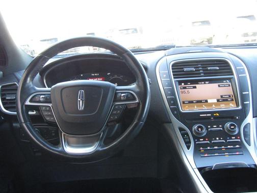 2019 Lincoln Nautilus Select