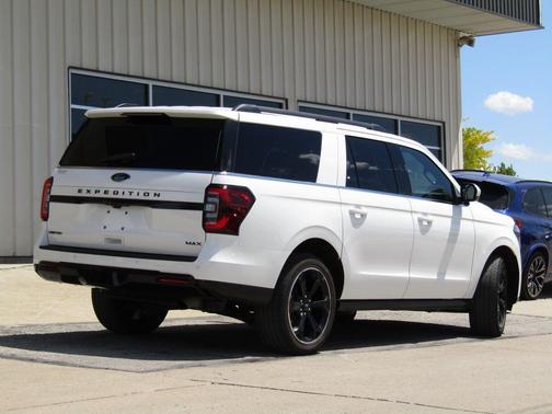 Star White Metallic Tri-Coat 2022 Ford Expedition Max Limited