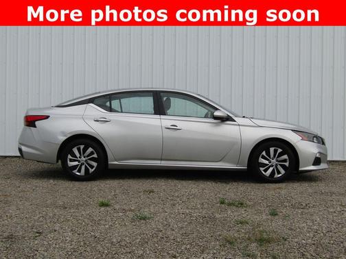 Brilliant Silver Metallic 2022 Nissan Altima S FWD