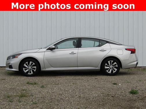 Brilliant Silver Metallic 2022 Nissan Altima S FWD
