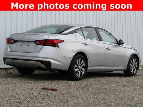 Brilliant Silver Metallic 2022 Nissan Altima S FWD