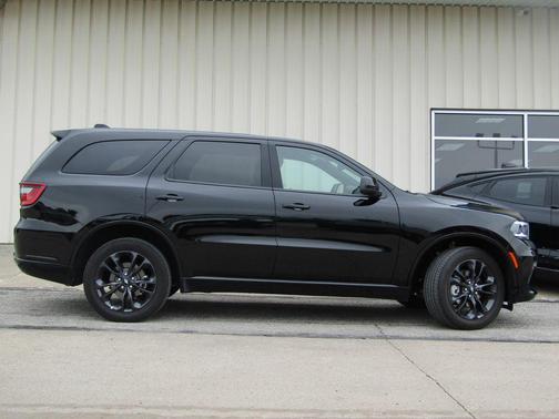 DB Black Crystal Clearcoat 2026 Dodge Durango GT