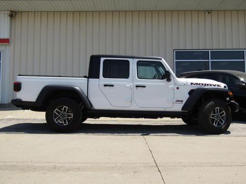 Bright White Clearcoat 2024 Jeep Gladiator Mojave
