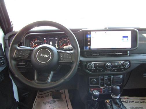 Bright White Clearcoat 2024 Jeep Gladiator Mojave