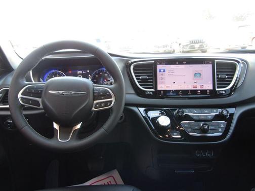 2025 Chrysler Pacifica L