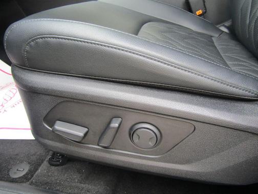 Wolf Gray 2024 Kia Sportage X-Line