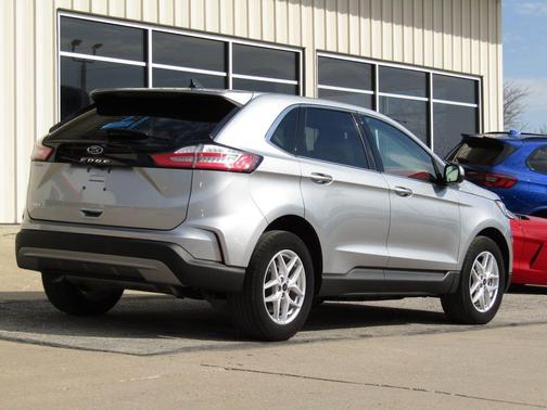 Silver Metallic 2024 Ford Edge SEL