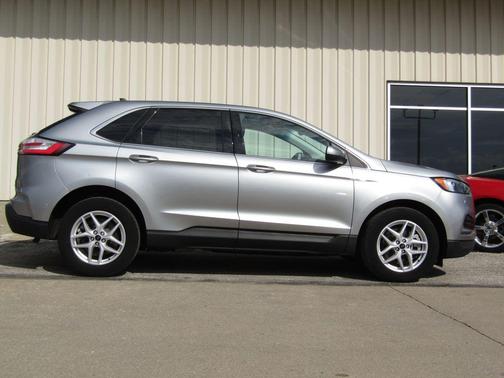 Silver Metallic 2024 Ford Edge SEL