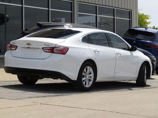 Summit White 2022 Chevrolet Malibu FWD LT