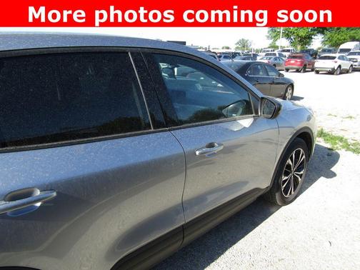 Iconic Silver Metallic 2021 Ford Escape SE