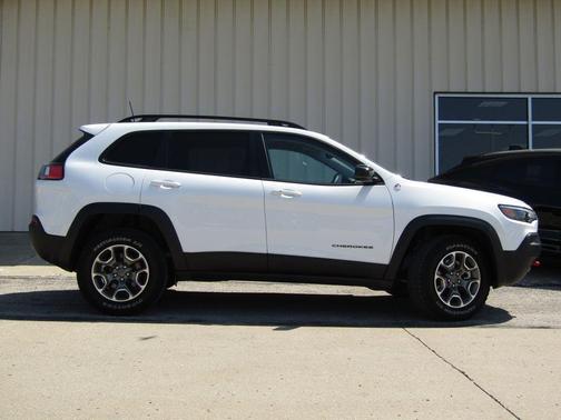 Bright White Clearcoat 2022 Jeep Cherokee Trailhawk