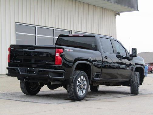 2022 Chevrolet Silverado 2500 Custom