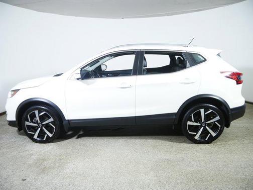 Pearl White Tricoat 2022 Nissan Rogue Sport SL