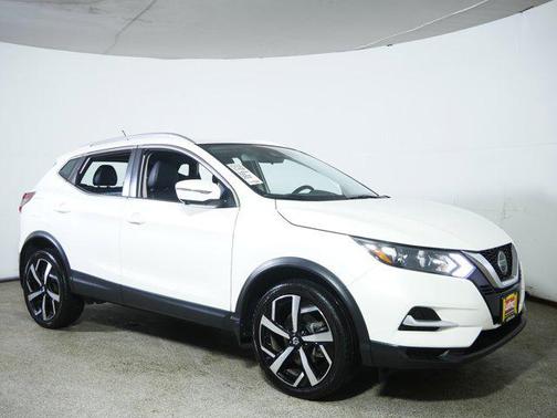 Pearl White Tricoat 2022 Nissan Rogue Sport SL