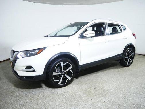 Pearl White Tricoat 2022 Nissan Rogue Sport SL