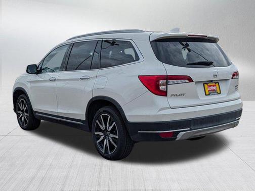 White Diamond Pearl 2019 Honda Pilot Touring 8-Passenger