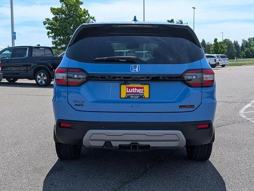 Diffused Sky Pearl 2024 Honda Pilot TrailSport