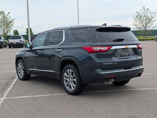 Graphite Metallic 2019 Chevrolet Traverse Premier