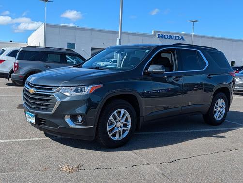 Graphite Metallic 2019 Chevrolet Traverse LT Cloth