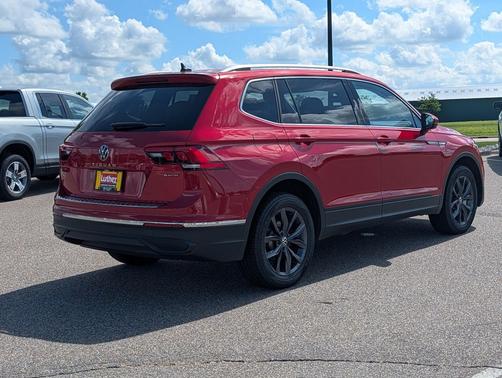 Kings Red Metallic 2022 Volkswagen Tiguan 2.0T SE 4MOTION