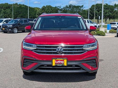 Kings Red Metallic 2022 Volkswagen Tiguan 2.0T SE 4MOTION