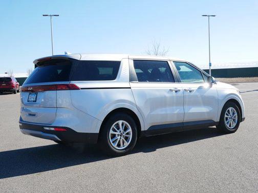 2023 Kia Carnival LX