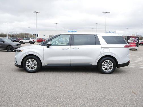 2023 Kia Carnival LX