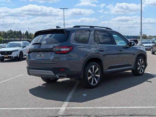 Modern Steel Metallic 2024 Honda Pilot Elite