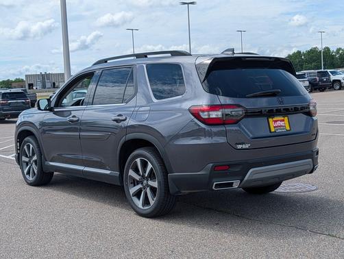 Modern Steel Metallic 2024 Honda Pilot Elite