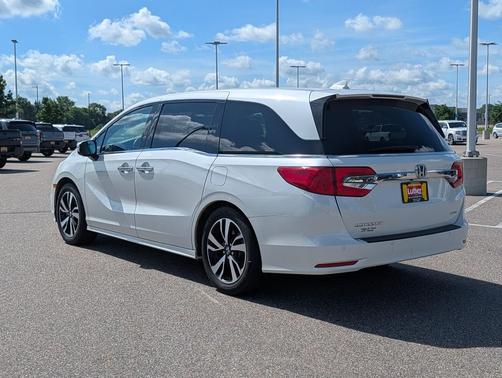 White Diamond Pearl 2018 Honda Odyssey Elite