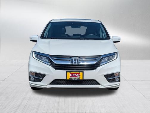 White Diamond Pearl 2018 Honda Odyssey Elite