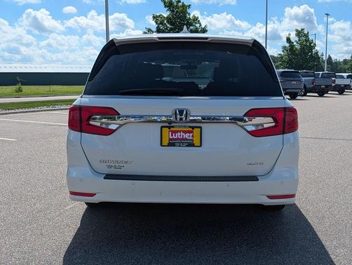 White Diamond Pearl 2018 Honda Odyssey Elite