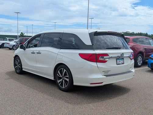 White Diamond Pearl 2018 Honda Odyssey Elite