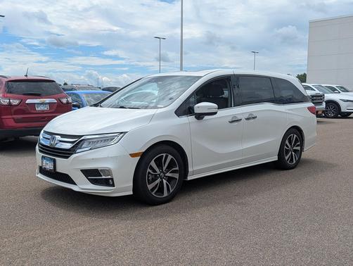 White Diamond Pearl 2018 Honda Odyssey Elite
