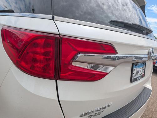 White Diamond Pearl 2018 Honda Odyssey Elite