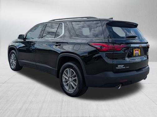 Mosaic Black Metallic 2023 Chevrolet Traverse LT Cloth
