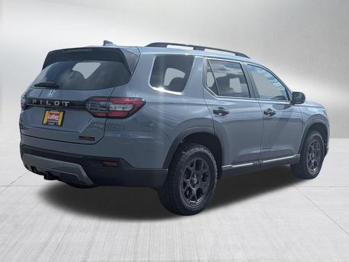 Sonic Gray Pearl 2026 Honda Pilot TrailSport