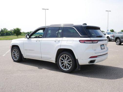 2022 Jeep Grand Cherokee Summit
