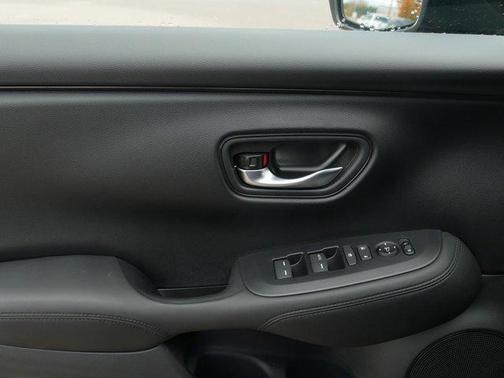 Platinum White Pearl 2026 Honda HR-V LX