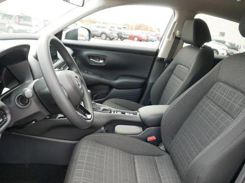 Platinum White Pearl 2026 Honda HR-V LX